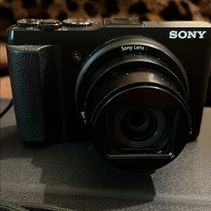 Sony Black Compact Digital Camera with Black Case and Charger